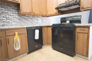 Photo #5: 2577501 Listing