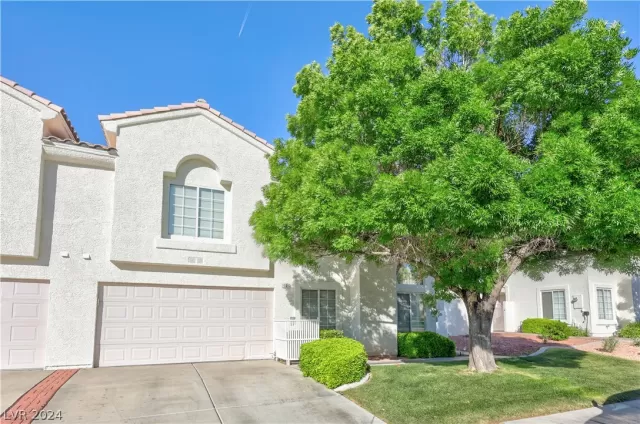 MLS: 2577526 Condo For Sale