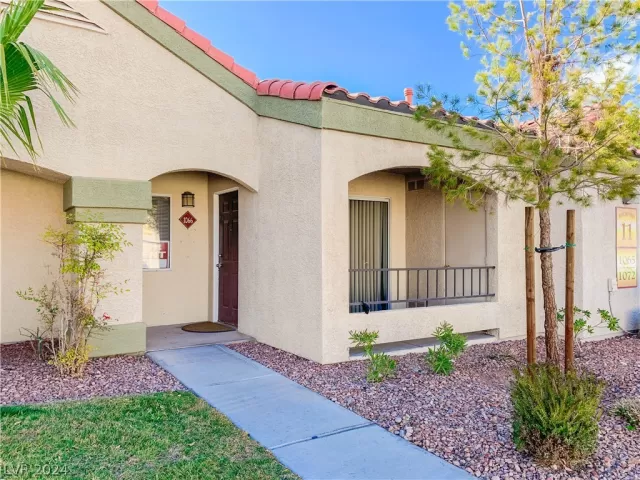 MLS: 2577541 Condo For Sale