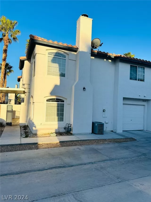 MLS: 2577565 Condo For Sale