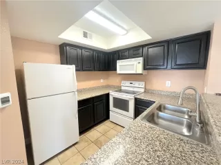 Photo #3: 2577588 Listing 