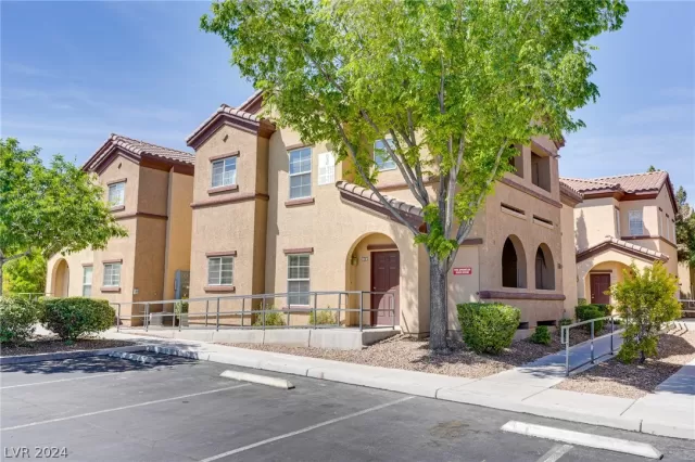MLS: 2577593 Condo For Sale