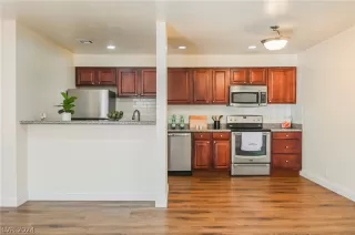 Photo #5: 2577595 Listing