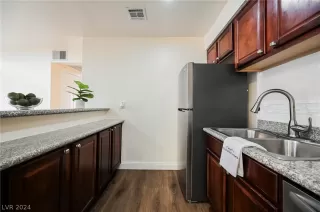 Photo #6: 2577595 Listing