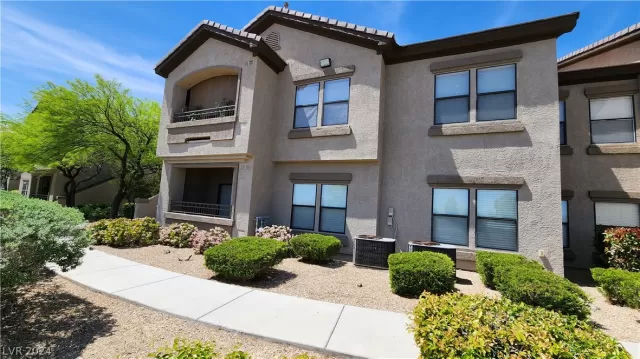 MLS: 2577602 Condo For Sale