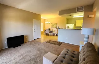 Photo #5: 2577602 Listing