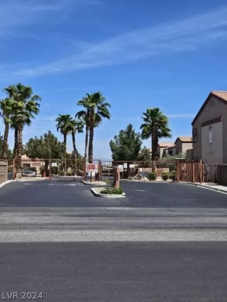 Photo #2: 2577636 Listing