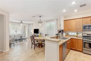 Photo #4: 2577663 Listing