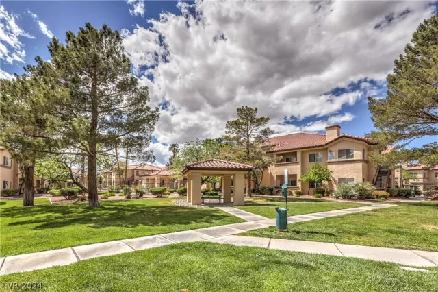 MLS: 2577664 Condo For Sale