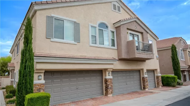 MLS: 2577700 Condo For Sale