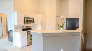 Photo #2: 2577700 Listing