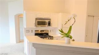 Photo #3: 2577700 Listing