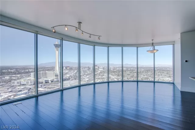 MLS: 2577717 Condo For Sale