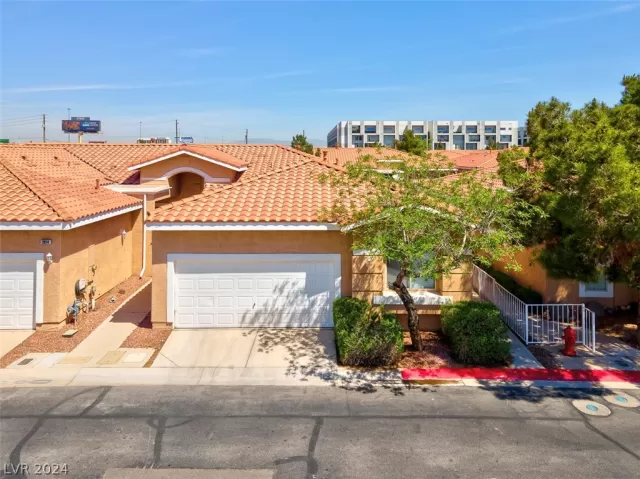 MLS: 2577723 Condo For Sale