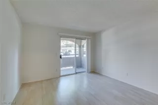 Photo #4: 2577726 Listing