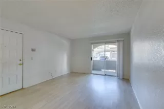 Photo #6: 2577726 Listing