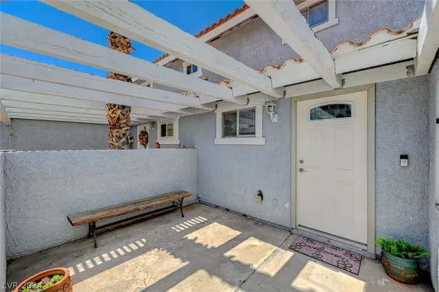 MLS: 2577732 Condo For Sale