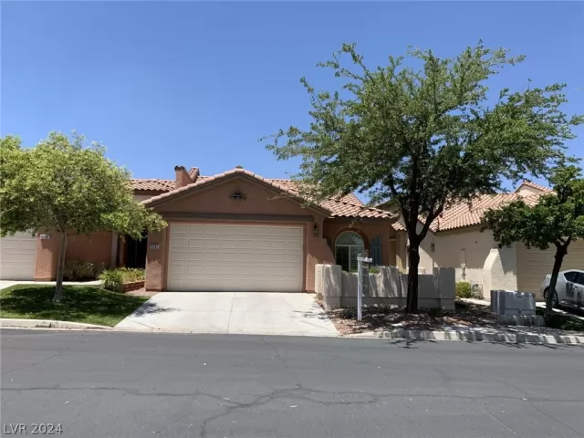 MLS: 2577735 Condo For Sale