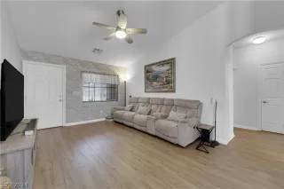 Photo #4: 2577747 Listing 