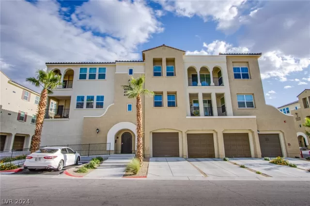 MLS: 2577749 Condo For Sale