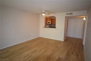 Photo #3: 2577750 Listing