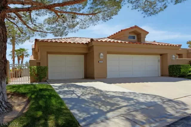 MLS: 2577752 Condo For Sale