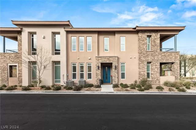 MLS: 2577756 Condo For Sale