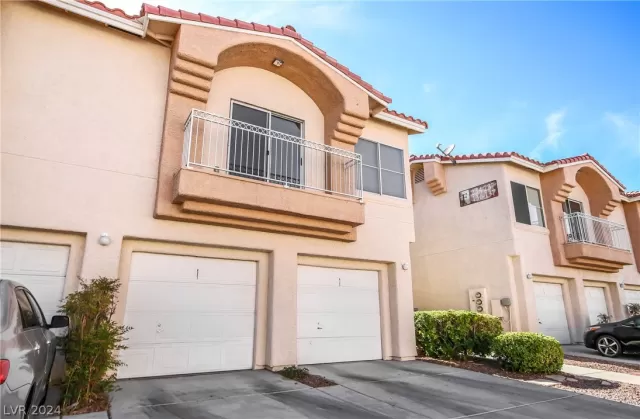 MLS: 2577759 Condo For Sale