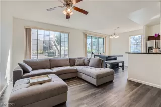 Photo #3: 2577823 Listing