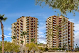 Photo #2: 2577826 Listing