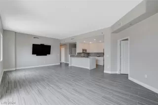 Photo #5: 2577826 Listing