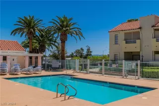 Photo #2: 2577838 Listing