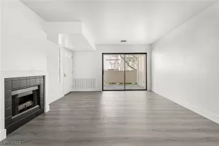 Photo #3: 2577838 Listing