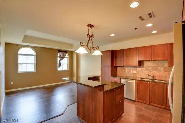 MLS: 2577850 Condo For Sale