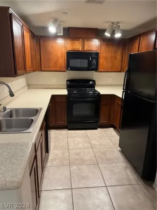 Photo #2: 2577855 Listing