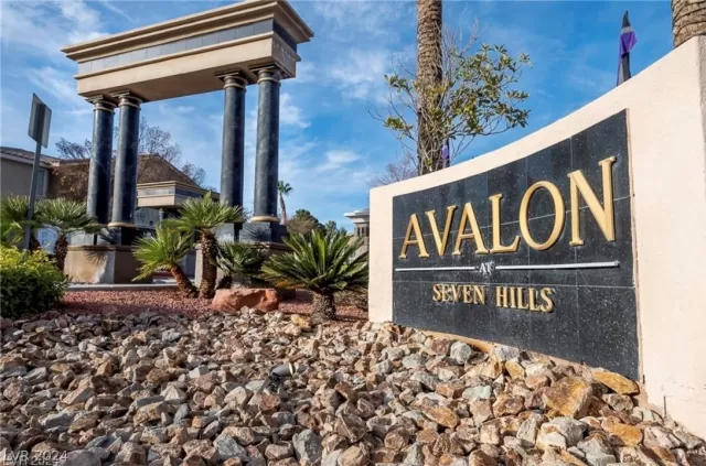 MLS: 2577867 Condo For Sale