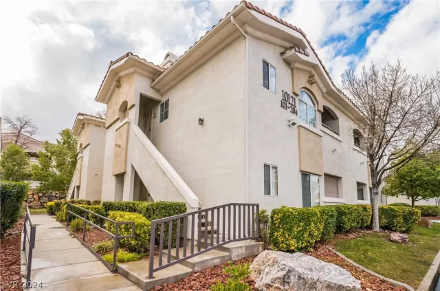 MLS: 2577872 Condo For Sale