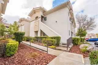 Photo #2: 2577872 Listing
