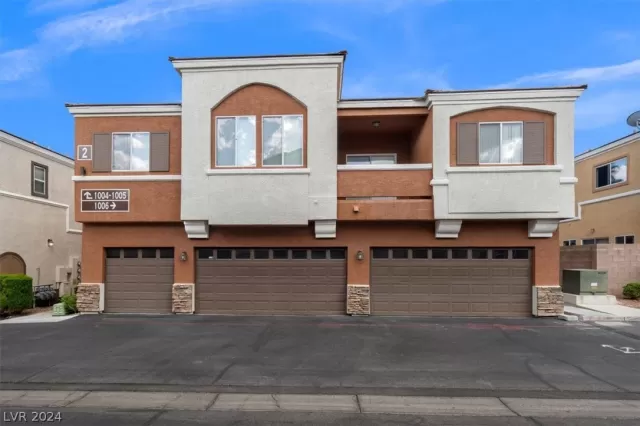 MLS: 2577882 Condo For Sale