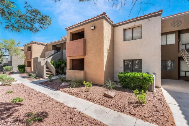 MLS: 2577889 Condo For Sale