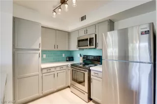 Photo #3: 2577891 Listing 