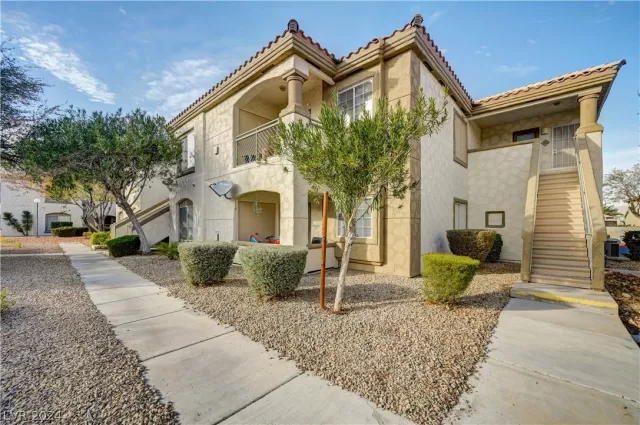 MLS: 2577899 Condo For Sale