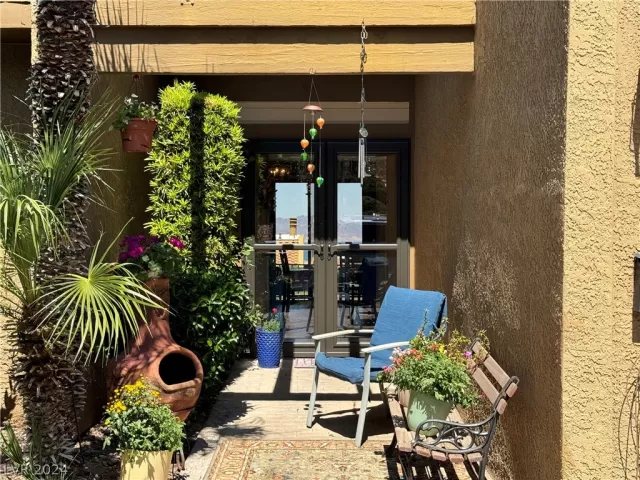 MLS: 2577957 Condo For Sale