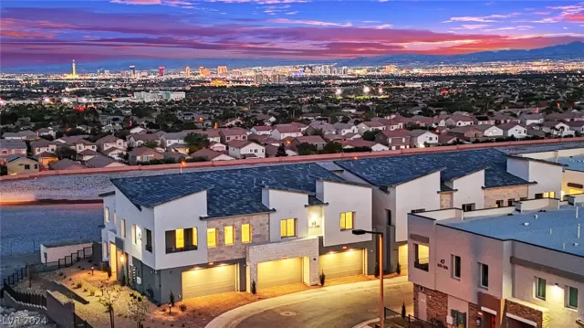 MLS: 2577967 Condo For Sale