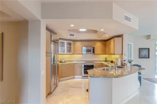 Photo #2: 2577973 Listing