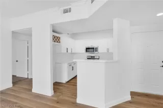 Photo #3: 2577995 Listing