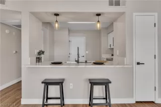 Photo #6: 2578001 Listing