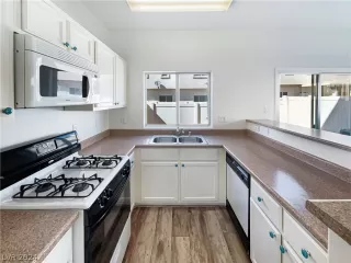 Photo #2: 2578010 Listing