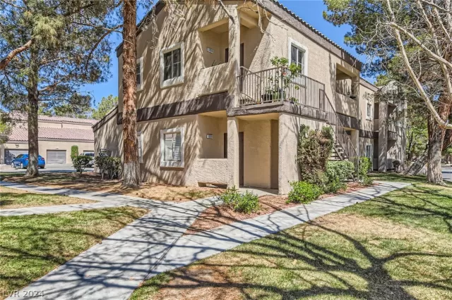 MLS: 2578012 Condo For Sale