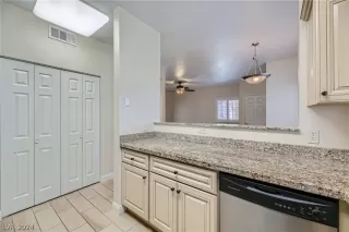 Photo #4: 2578012 Listing